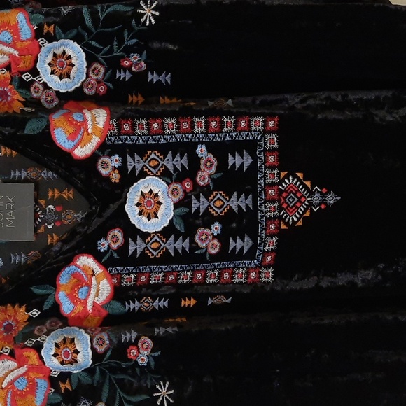 NWT JOHN MARK BLACK/ FLORAL EMBROIDERED PRECIOUS GEM VELVET BLOUSE SZ L/XL - Picture 9 of 13